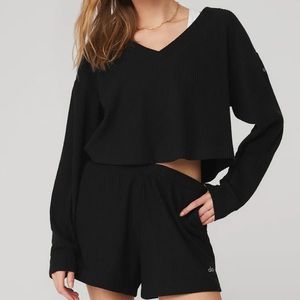 ALO Yoga Muse V-Neck Pullover in Black - Sz XS